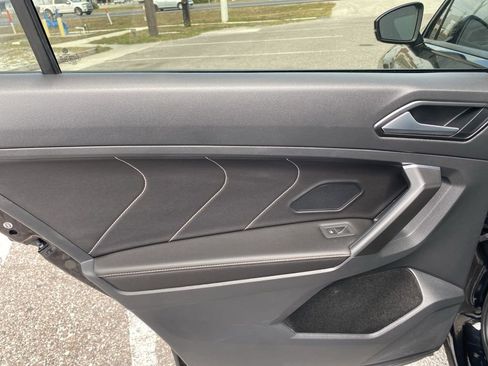 Used 2022 Volkswagen Tiguan SE R-Line image 12