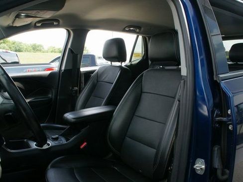 Used 2023 GMC Terrain SLT image 13