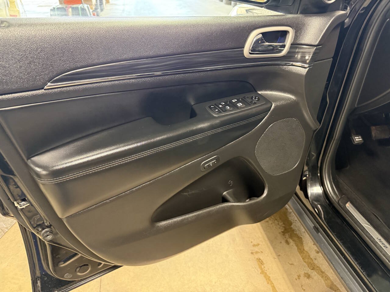 Used 2020 Jeep Grand Cherokee Limited AWD/4WD image 46