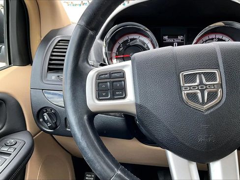 Used 2013 Dodge Grand Caravan Crew w/ Driver Convenience Group FWD image 10