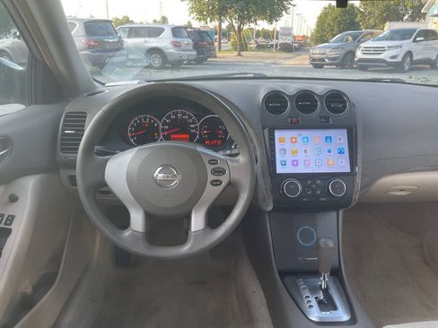 Used 2010 Nissan Altima 2.5 S FWD image 21