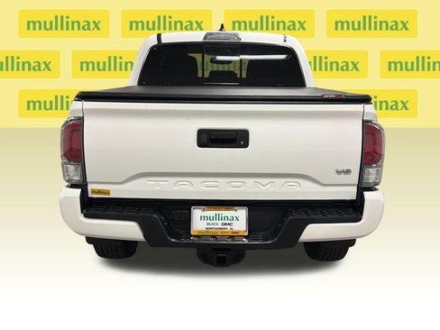 Used 2020 Toyota Tacoma TRD Sport AWD/4WD image 19