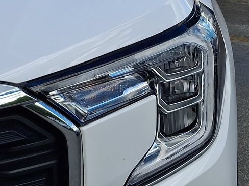 Used 2022 GMC Terrain SLE w/ Driver Convenience Package AWD/4WD image 9