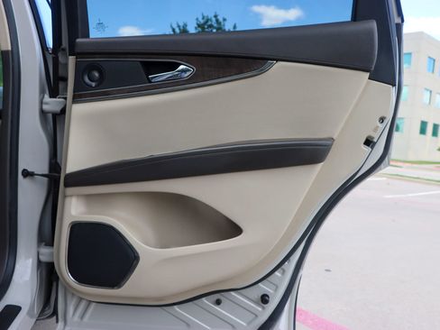 Used 2020 Lincoln Nautilus Reserve FWD image 11