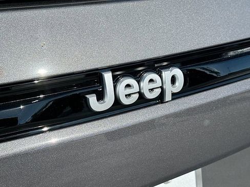 New 2026 Jeep Grand Cherokee Laredo AWD/4WD image 18