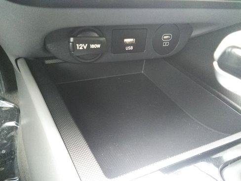 Used 2024 Hyundai Elantra SEL image 17