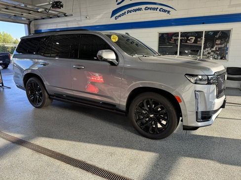 Used 2023 Cadillac Escalade Sport w/ LPO, ONYX Package image 14