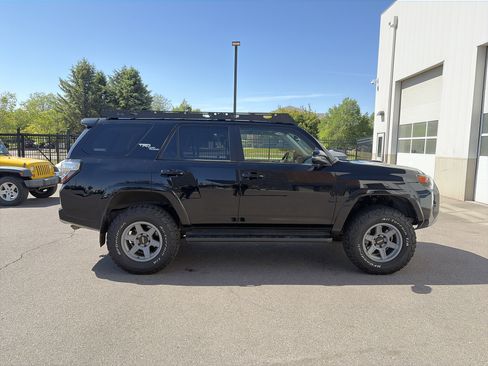 Used 2024 Toyota 4Runner TRD Off-Road Premium AWD/4WD image 4