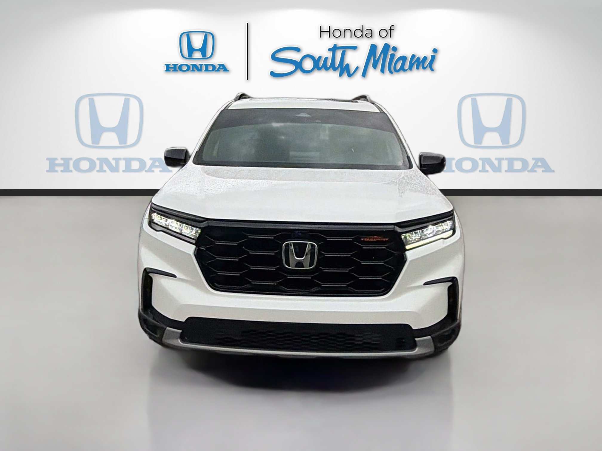 Used 2025 Honda Pilot TrailSport image 2