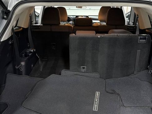 Used 2021 Toyota Highlander LE FWD image 30
