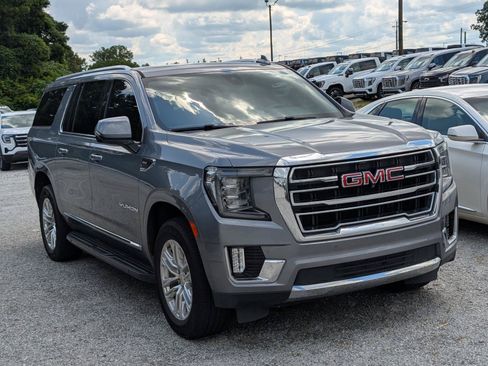 Used 2022 GMC Yukon XL SLT w/ SLT Premium Package RWD image 3