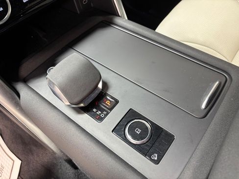 Used 2023 Land Rover Discovery S R-Dynamic image 14