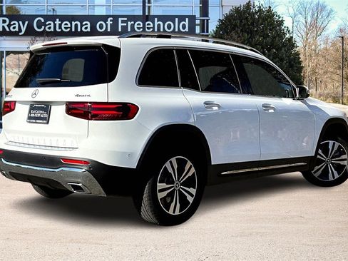 Used 2025 Mercedes-Benz GLB 250 4MATIC image 2