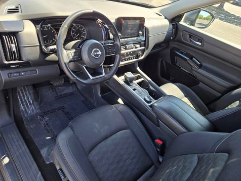Used 2022 Nissan Pathfinder SV AWD/4WD image 16