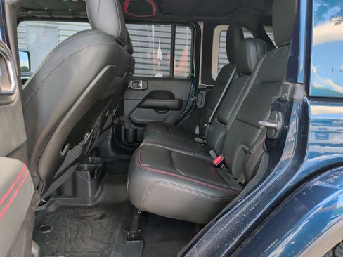 Used 2025 Jeep Wrangler Unlimited Rubicon AWD/4WD image 30