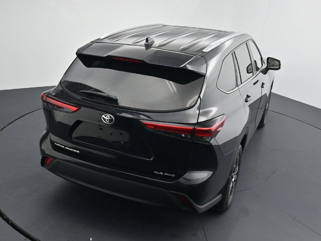 Used 2023 Toyota Highlander XLE AWD/4WD image 14