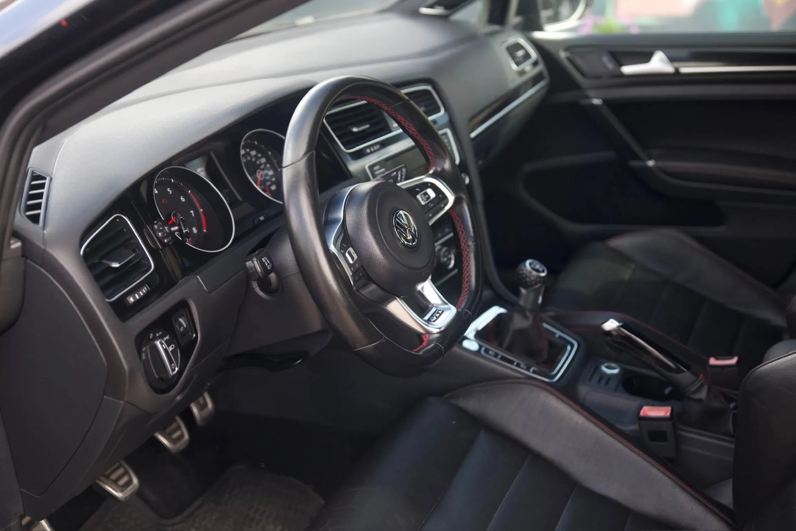 Used 2016 Volkswagen GTI Autobahn w/ Lighting Package (SEL) FWD image 9