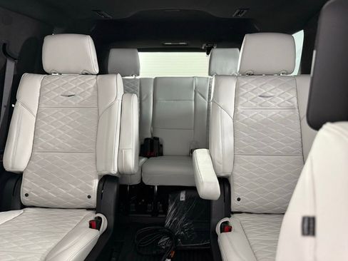 Used 2026 Cadillac Escalade Platinum Sport w/ LPO, Floor Liner Package AWD/4WD image 33