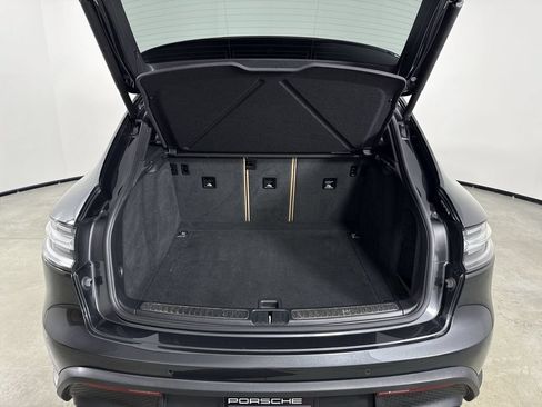 Certified 2024 Porsche Macan AWD/4WD image 21