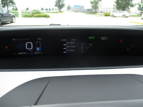 Used 2018 Toyota Prius Prime Advanced w/ Carpet Mat Package FWD image 20