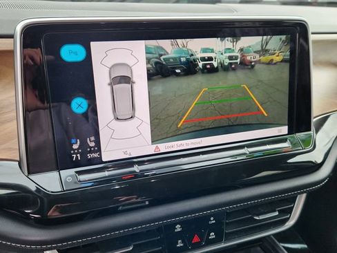 Certified 2025 Volkswagen Atlas SE image 23