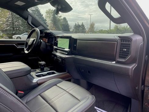 Used 2025 Chevrolet Silverado 1500 High Country image 31