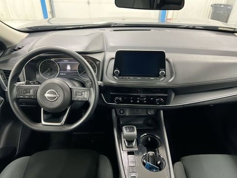 Used 2024 Nissan Rogue S FWD image 10