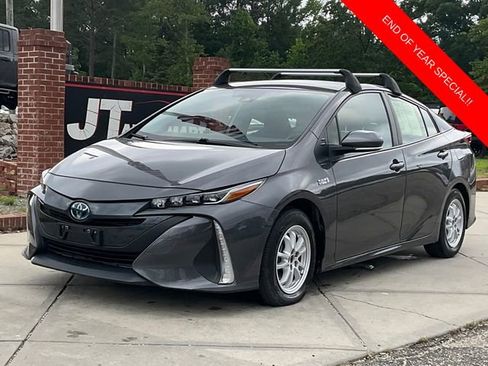 Used 2022 Toyota Prius Prime LE image 3