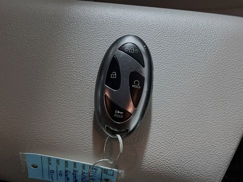 Used 2025 Hyundai Elantra Limited image 36