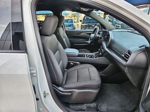 Used 2024 Chevrolet Traverse LT FWD image 22