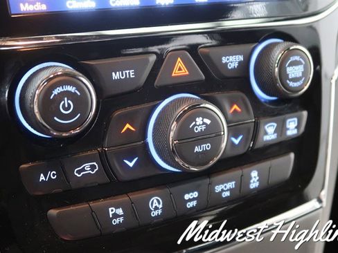 Used 2021 Jeep Grand Cherokee Limited image 28