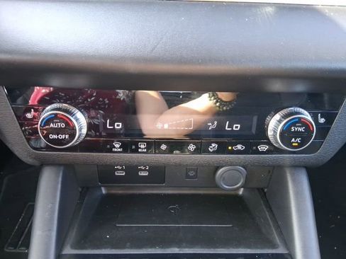 Used 2025 Mitsubishi Outlander SE image 27