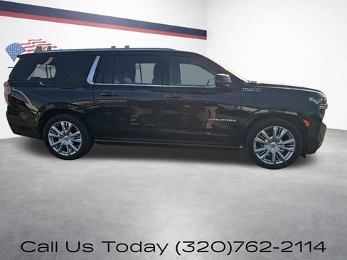 Used 2024 Chevrolet Suburban High Country AWD/4WD image 3