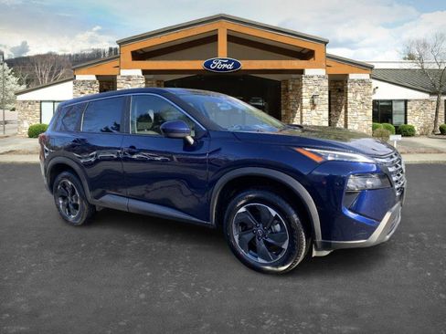 Used 2024 Nissan Rogue SV image 3