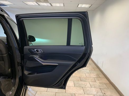 Used 2022 BMW X7 xDrive40i w/ M Sport Package AWD/4WD image 81
