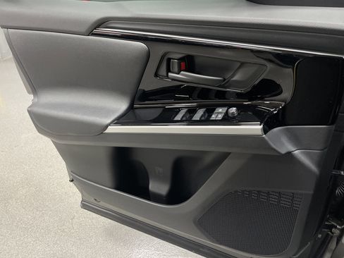 Used 2025 Toyota bZ4X XLE image 14