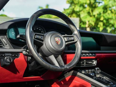Used 2020 Porsche 911 Carrera RWD image 21