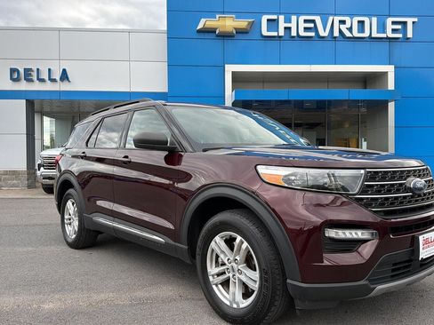 Used 2022 Ford Explorer XLT w/ Equipment Group 202A AWD/4WD image 3