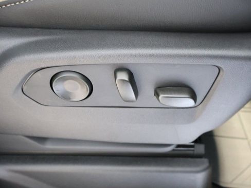 New 2025 Chevrolet Suburban Premier image 47