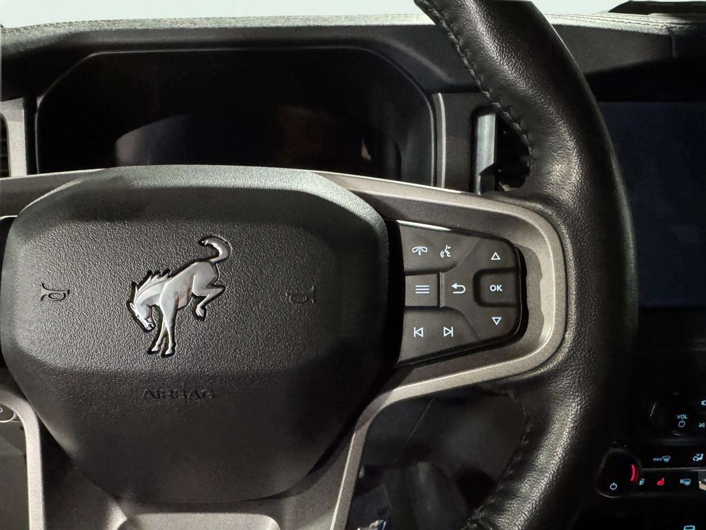 Used 2025 Ford Bronco Badlands AWD/4WD image 16