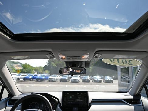 Used 2019 Toyota RAV4 XLE AWD/4WD image 15