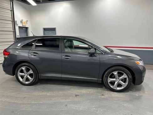 Used 2010 Toyota Venza image 8