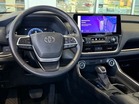 Used 2025 Toyota Grand Highlander FWD image 30