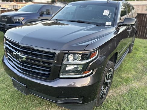 Used 2018 Chevrolet Suburban Premier RWD image 2