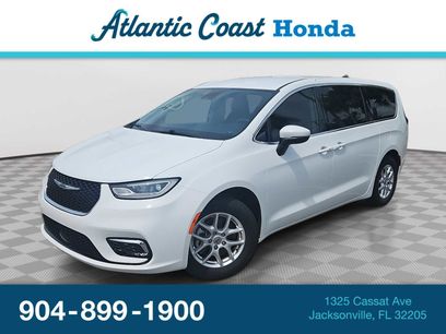 Used 2023 Chrysler Pacifica Touring-L