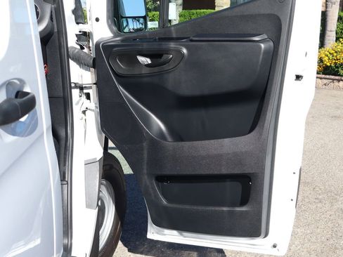 Used 2022 Mercedes-Benz Sprinter 2500 image 38