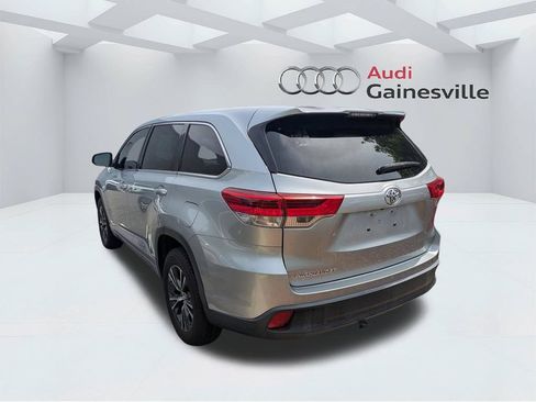 Used 2017 Toyota Highlander LE FWD image 7