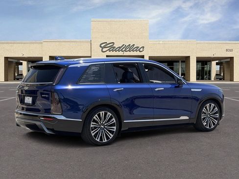 Used 2026 Cadillac Vistiq Premium Luxury w/ LPO, Floor Liner Package AWD/4WD image 5