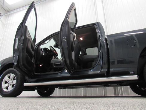 Used 2019 RAM 1500 Classic SLT AWD/4WD image 18