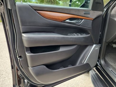 Used 2019 Cadillac Escalade Luxury RWD image 29
